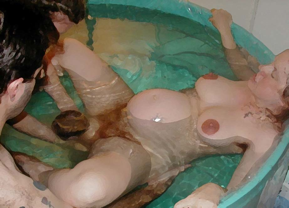 photo of birth at home in deep water tub.